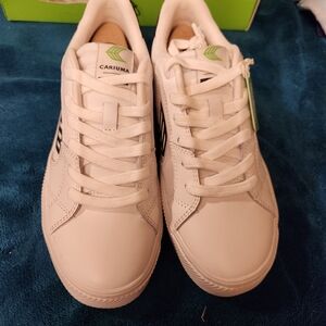 Cariuma Women's Cream Sneakers Women's Size 8.5